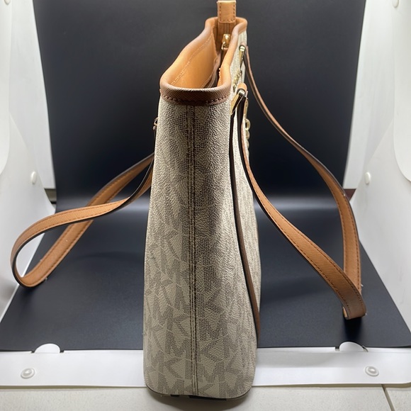 Michael Kors Tote Bag - Picture 15 of 15